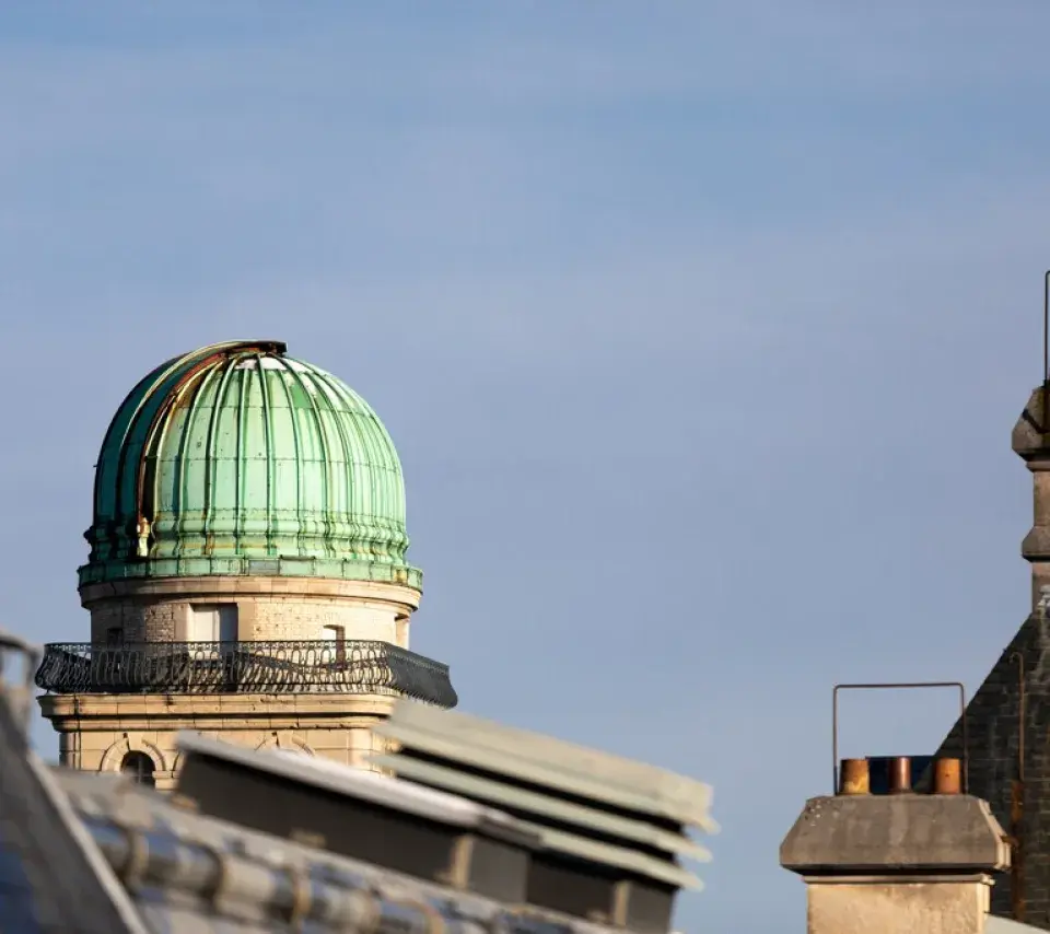 Vue de la terrasse du Panthéon (bureaux DRH, 4ème étage PTH). La coupole de l'Observatoire de la Sorbonne