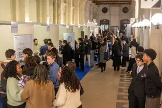 Etudiants dans la galerie Soufflot du centre Panthéon